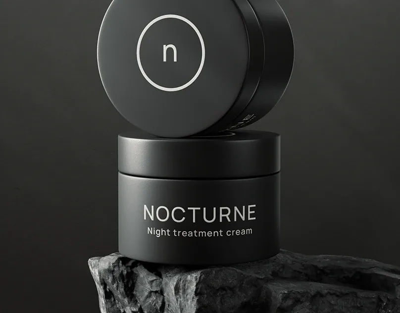Nocturne Cosmetic — 3D-анимация флакона: стекло, блики и студийный свет